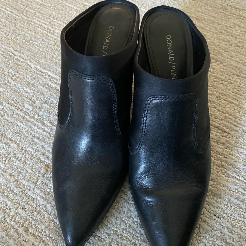 Women’s Donald Pliner black leather mules